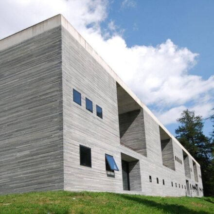 Hidden deep in the Swiss Alps, this building built from 60,000 stone slabs disappears into the mountains and is now considered one of the greatest works of modern architecture | World News