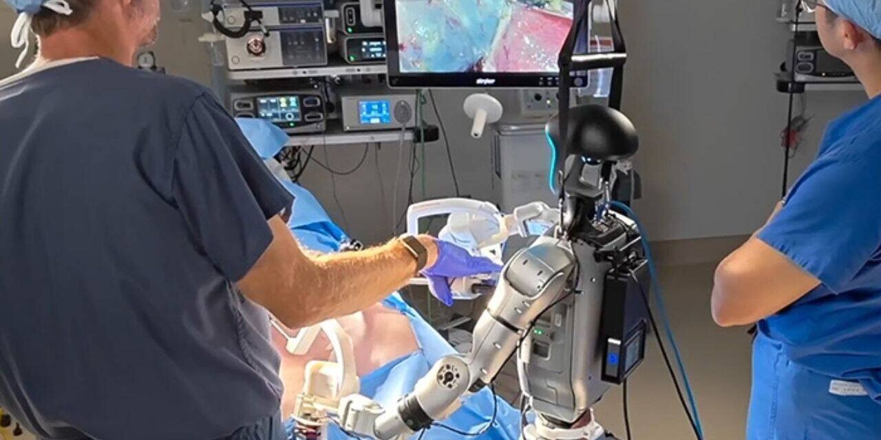Humanoid robot performs live surgery for first time, world medical breakthrough |