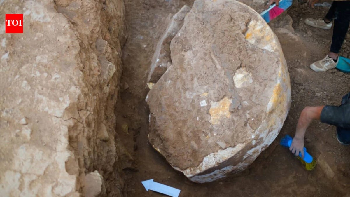 Iraqi archaeologists have unearthed a rare 2,600-year-old stele of Assyrian king Ashurbanipal at the Shamash Gate of Nineveh, nearly a decade after ISIS destroyed the ancient city