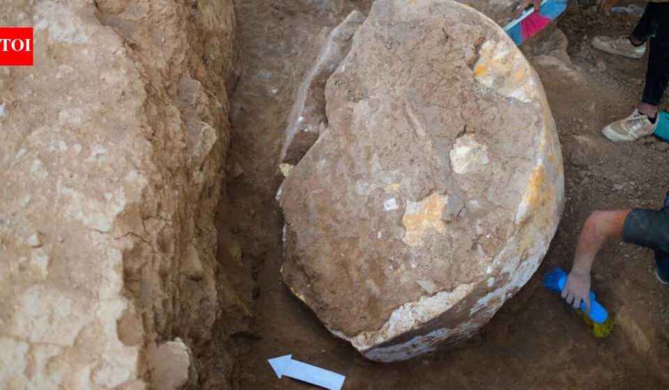 Iraqi archaeologists have unearthed a rare 2,600-year-old stele of Assyrian king Ashurbanipal at the Shamash Gate of Nineveh, nearly a decade after ISIS destroyed the ancient city