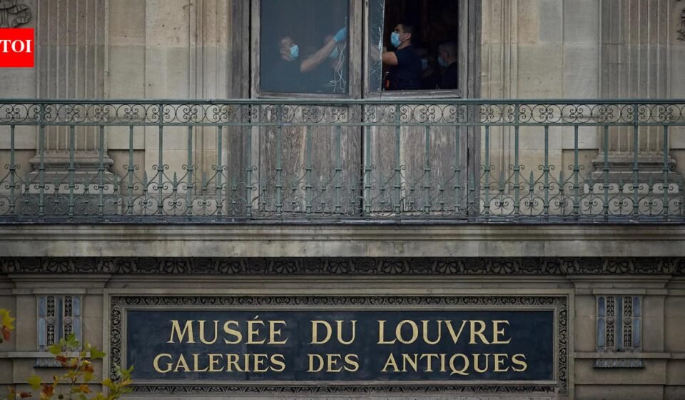 Jewelry worth 4 million euros stolen from French museum, investigation continues