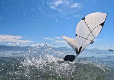 MIT built a 300-gram robot that can fly through the sky, dive underwater and take off again, like a loon |