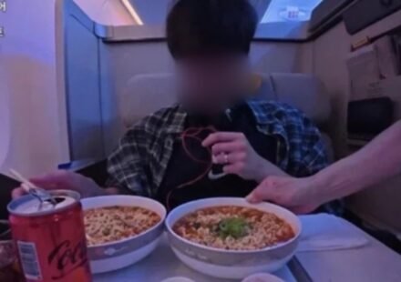 Mukbang Youtuber: Mukbang YouTuber Yuno apologizes after video of ordering food on plane sparks backlash