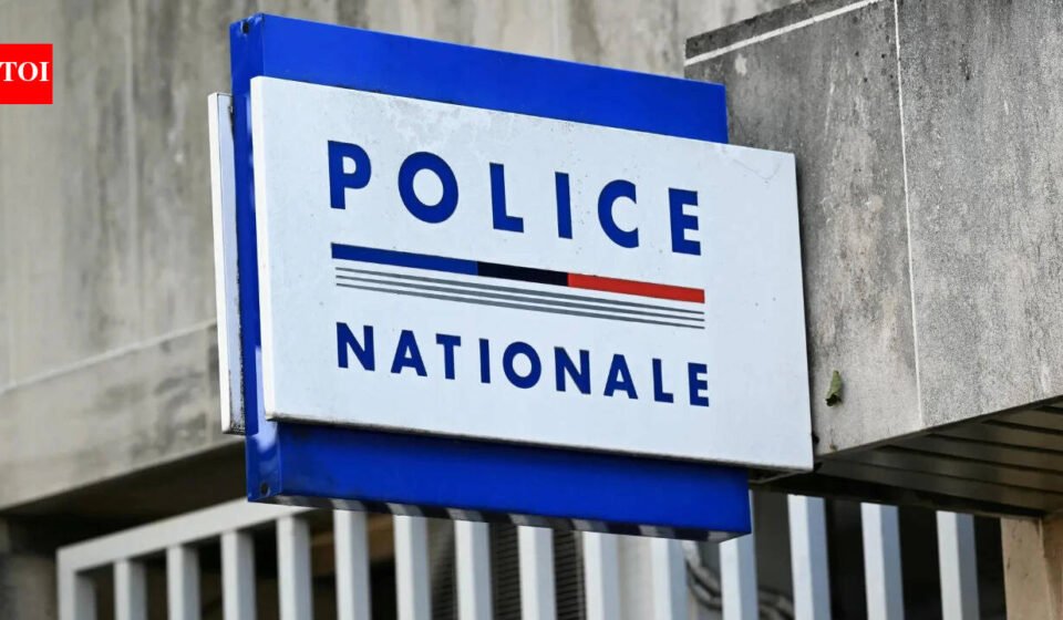 Paris knife attack: Three women stabbed near Porte de Clichy, man arrested