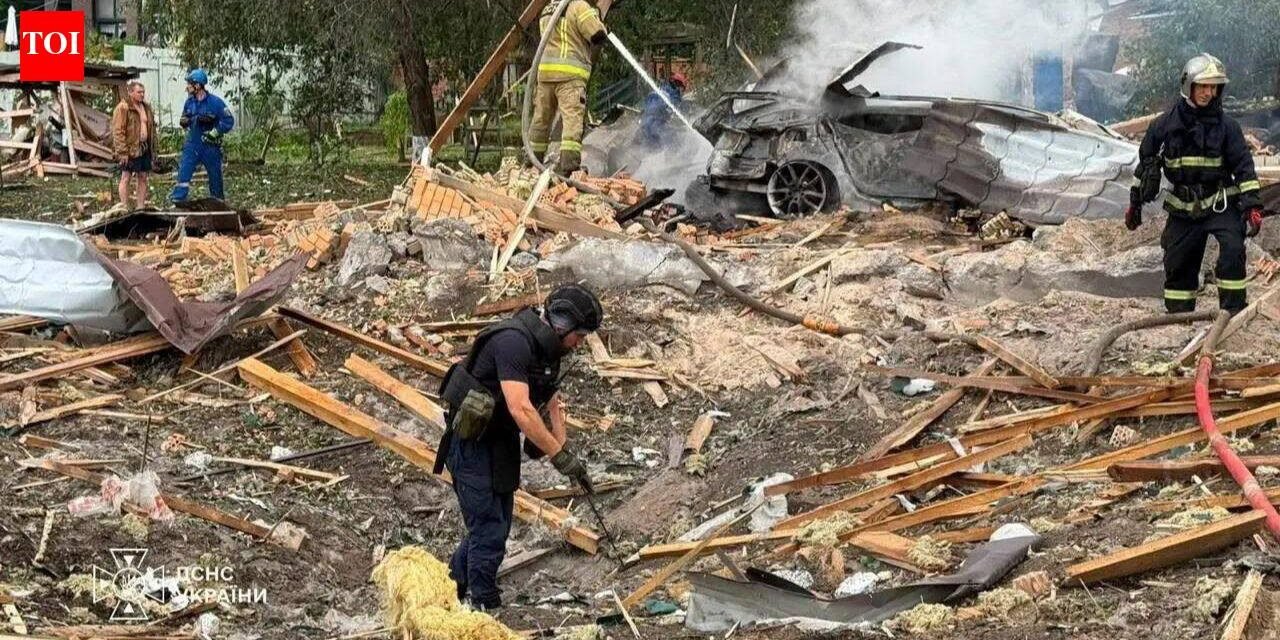 Russia’s attack on Ukraine’s defenses has killed 10 people and injured nearly 100