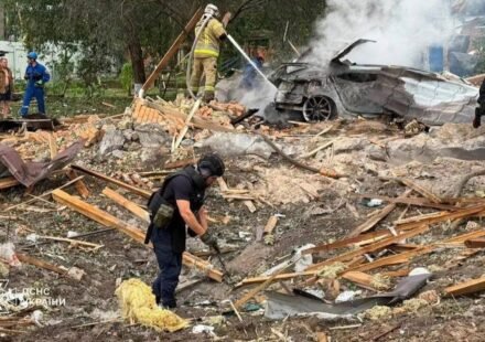 Russia’s attack on Ukraine’s defenses has killed 10 people and injured nearly 100