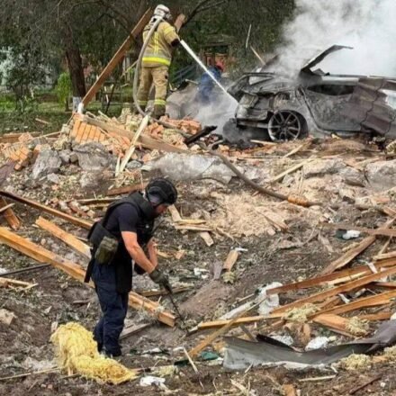 Russia’s attack on Ukraine’s defenses has killed 10 people and injured nearly 100
