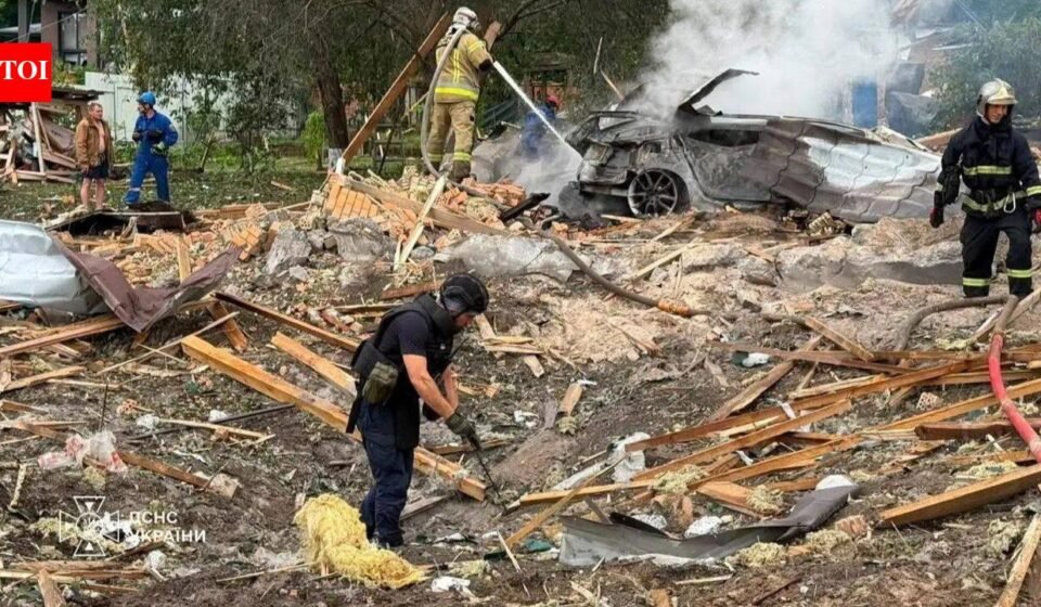 Russia’s attack on Ukraine’s defenses has killed 10 people and injured nearly 100