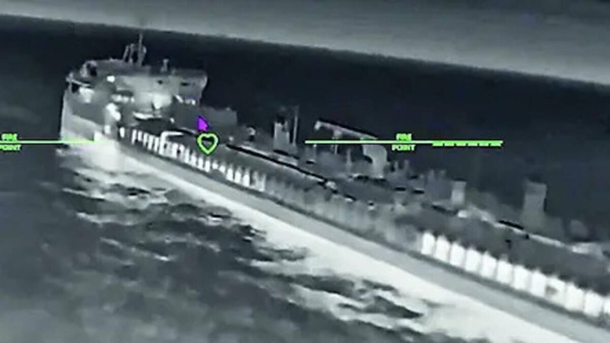Ukrainian drones attack Russian oil facilities, causing more tankers to catch fire