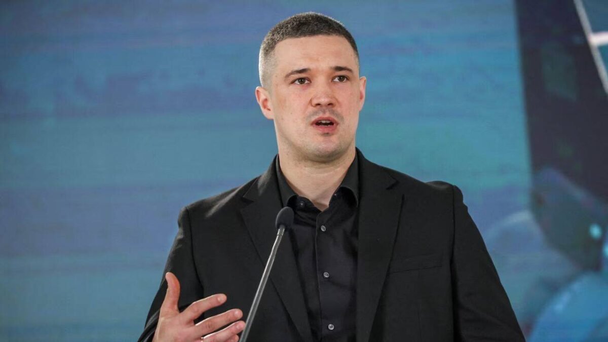 Ukrainians protest Zelensky's ouster of popular defense minister