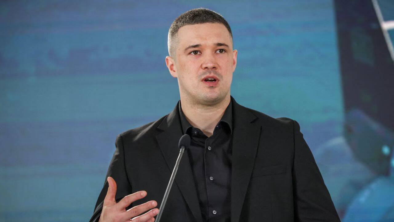 Ukrainians protest Zelensky's ouster of popular defense minister