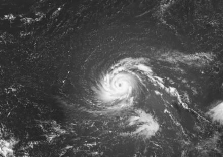 "Very dangerous" super typhoon Bavi hits U.S. Pacific islands with wind speeds of 280 kilometers per hour