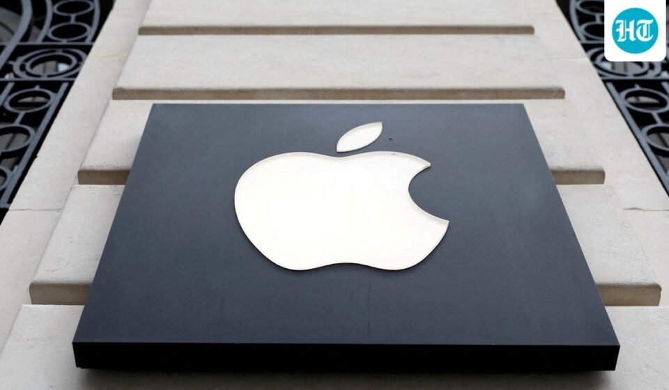 Apple Pay users are reporting problems with Apple Wallet. (REUTERS)