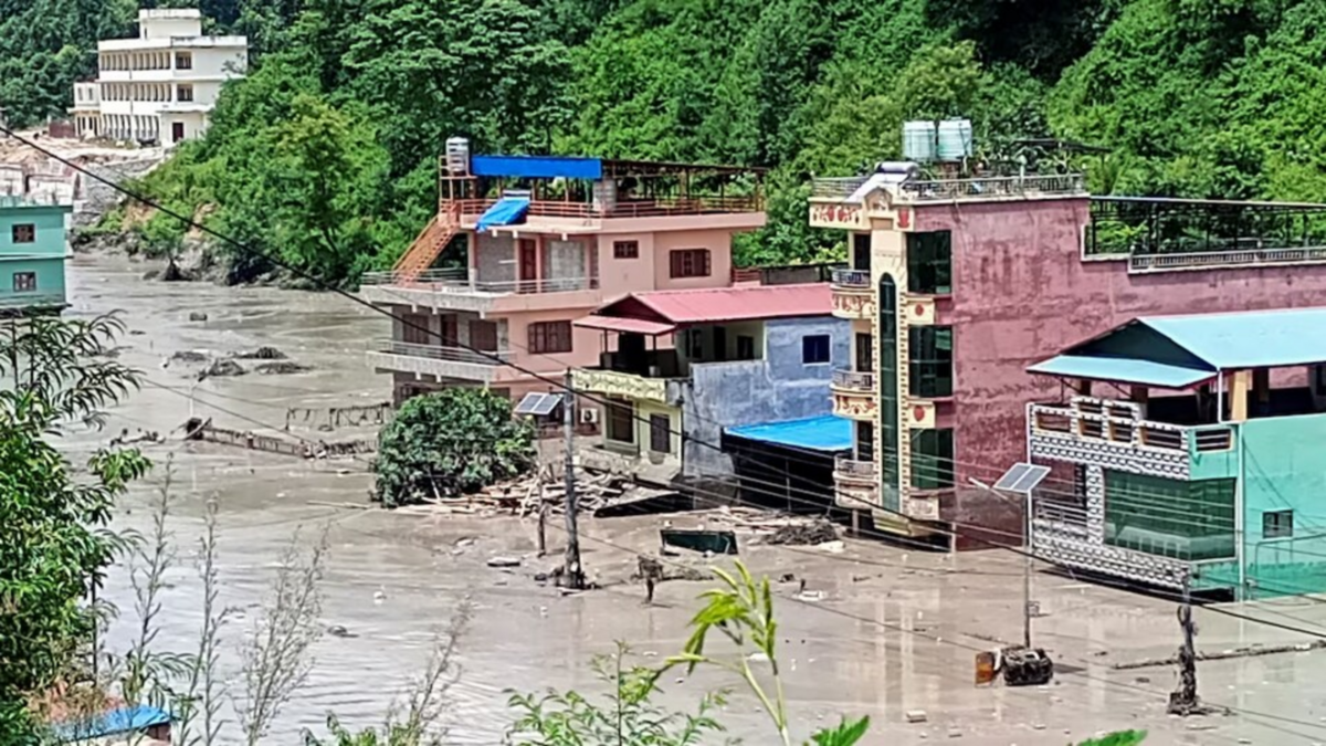 Nepal floods: U.S. citizens are advised to avoid affected areas and contact family or tour companies. (HT_PRINT)