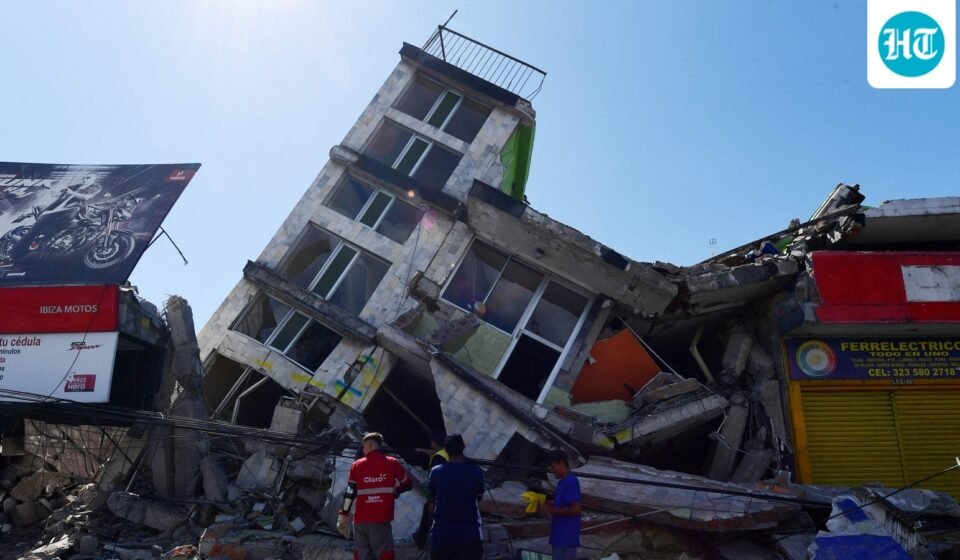 People look for survivors amid the rubble of a collapsed building after an earthquake in Pereira, Colombia. (AFP)