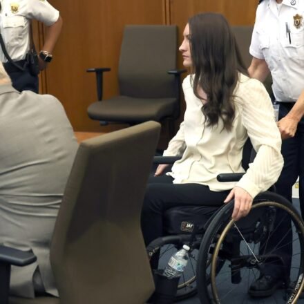 Lindsay Clancy enters the courtroom after a short break in her murder trial at Plymouth Superior Court in Plymouth, Mass., Wednesday, Aug. 5, 2026. (David L Ryan/The Boston Globe via AP, Pool) CORRECTION: Source is The Boston Globe, not The Boston Herald. (David L. Ryan/Pool The Boston Gl)