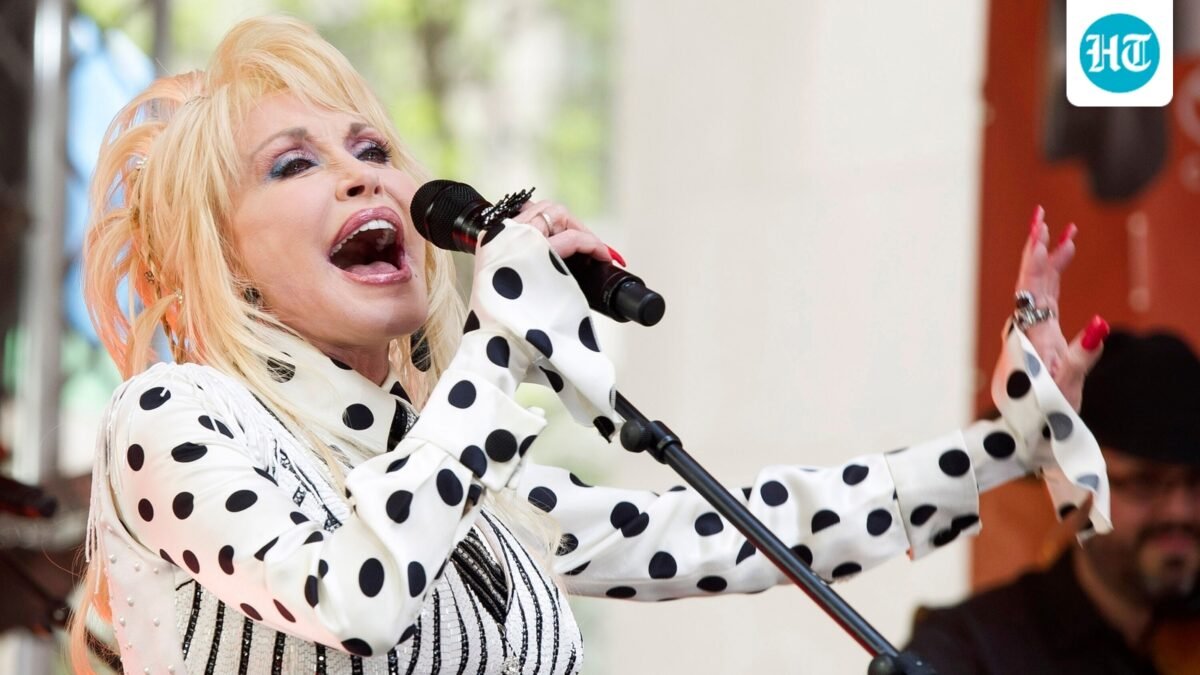 Dolly Parton performs on NBC's "Today" show in New York on May 13, 2014. (AP Photo/Charles Sykes)