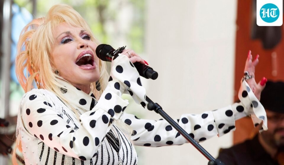 Dolly Parton performs on NBC's "Today" show in New York on May 13, 2014. (AP Photo/Charles Sykes)