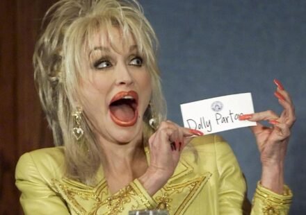 After Dolly Parton's passing, a petition surpasses 54,000 signatures urging Nashville International Airport to be renamed in her honor. (REUTERS)