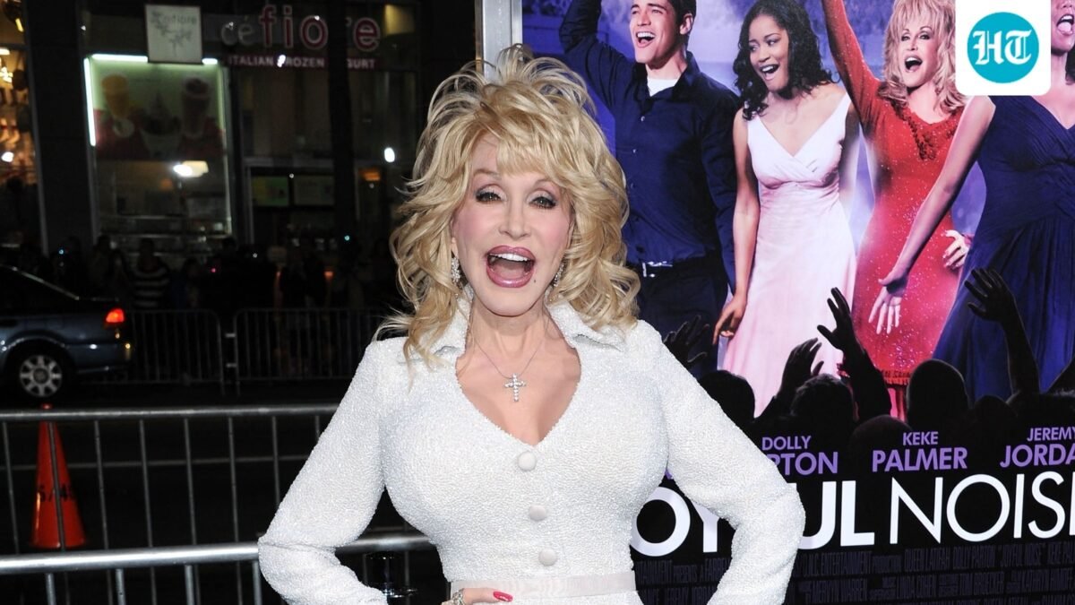 Dolly Parton attends the premiere of "Joyful Noise" at the Chinese Theatre in Hollywood, California, on January 9, 2012. ( (Photo by Chris DELMAS / AFP))