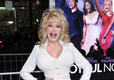 Dolly Parton attends the premiere of "Joyful Noise" at the Chinese Theatre in Hollywood, California, on January 9, 2012. ( (Photo by Chris DELMAS / AFP))