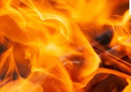 Wildfire burning in Nevada County, California. (UnSplash)
