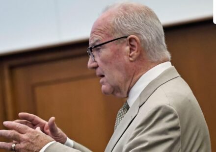 Defense attorney Kevin Reddington cross examines Dr. Jennifer Tufts who treated Lindsay Clancy during Clancy's murder trial at Plymouth Superior Court in Plymouth, Mass., Monday, Aug. 10, 2026. (Greg Derr/The Patriot Ledger via AP, Pool) (Greg Derr/Pool The Patriot Ledge)