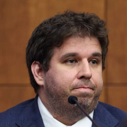 Dr. Michael Vulfovich testifies about Lindsay Clancy's injuries and cardiac arrest during her murder trial in Plymouth Superior Court, in Plymouth, Mass., Monday, Aug. 17, 2026. (Greg Derr/The Patriot Ledger via AP, Pool) (Greg Derr/Pool The Patriot Ledge)