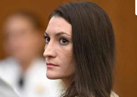 Lindsay Clancy looks toward reporters in the courtroom during proceedings in her murder trial, in Plymouth, Massachusetts, U.S., August 20, 2026. Josh Reynolds/Pool via REUTERS (via REUTERS)