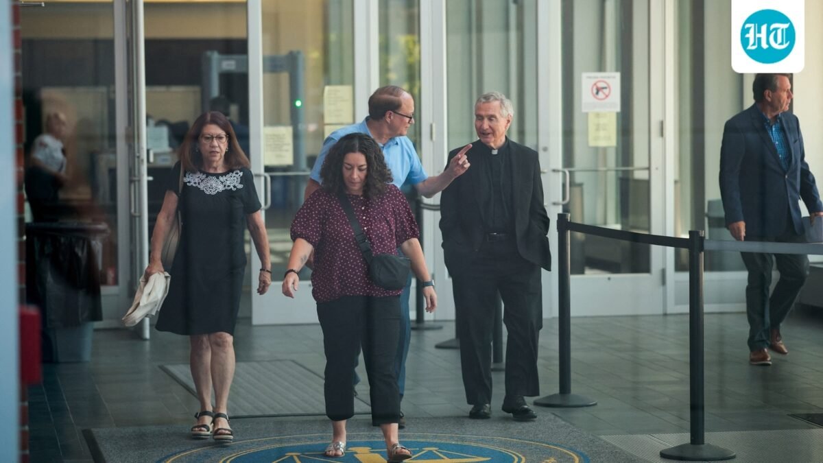 Michael and Paula Musgrove, the parents of Lindsay Clancy, who is accused of killing her children, leave the Plymouth Superior courthouse in Plymouth, Massachusetts, U.S., July 27, 2026.  Picture taken through a window. REUTERS/Brian Snyder (REUTERS)