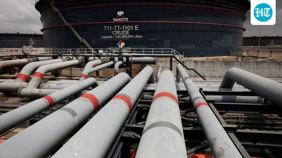 Oil prices hit a three-week high as Strait of Hormuz shipping fears and supply disruptions raise risks, while traders watch Iran tensions and US oil stocks. (REUTERS/Sodiq Adelakun/File Photo) (REUTERS)