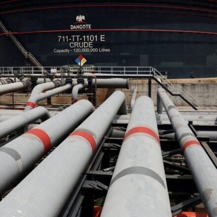 Oil prices hit a three-week high as Strait of Hormuz shipping fears and supply disruptions raise risks, while traders watch Iran tensions and US oil stocks. (REUTERS/Sodiq Adelakun/File Photo) (REUTERS)
