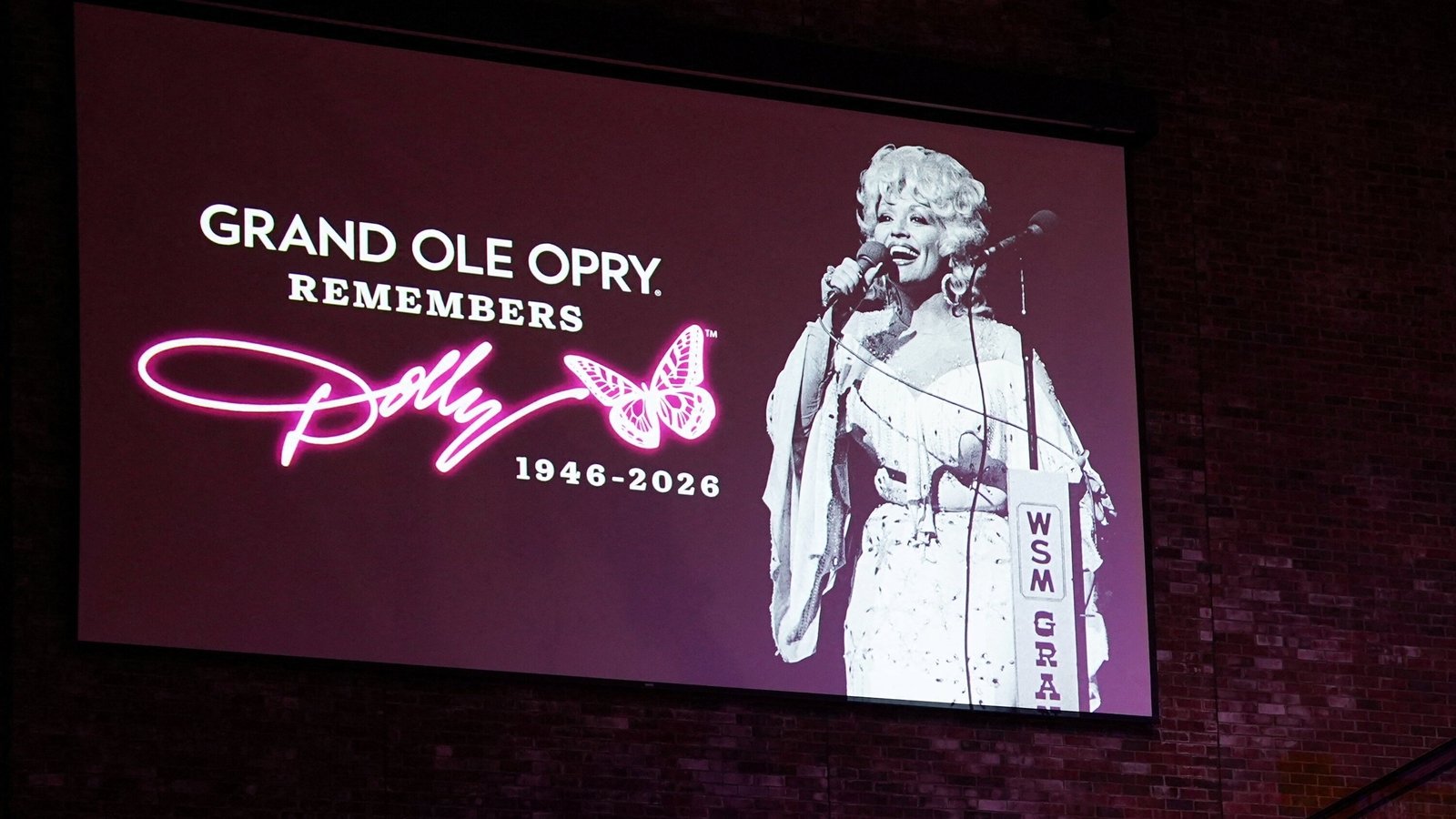 People attend a tribute to the late Dolly Parton at the legendary country music venue the Grand Ole Opry in Nashville, Tennessee, U.S., August 29, 2026. REUTERS/Seth Herald (REUTERS)