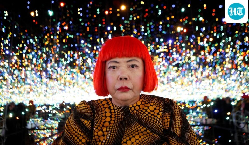 FILE PHOTO: Japanese artist Yayoi Kusama poses for a photograph inside her Infinity Mirrored Room installation titled "The Souls of Millions of Light Years Away" during a media preview of her new exhibition at the David Zwirner gallery in New York, U.S., November 7, 2013.  REUTERS/Mike Segar/File Photo     TPX IMAGES OF THE DAY (REUTERS)