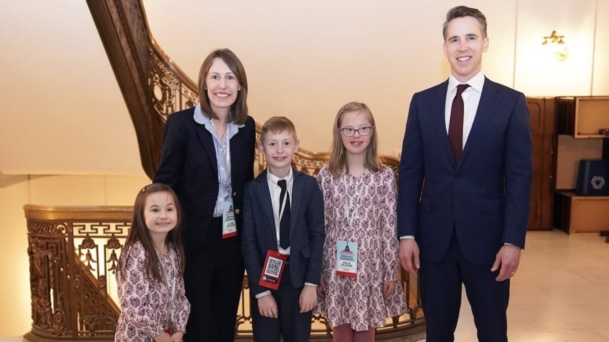 Joe Gera, a chef from Pennsylvania, has accused Senator Josh Hawley of inappropriate behavior with a male escort.
