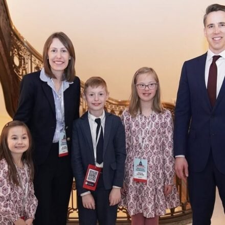 Joe Gera, a chef from Pennsylvania, has accused Senator Josh Hawley of inappropriate behavior with a male escort.