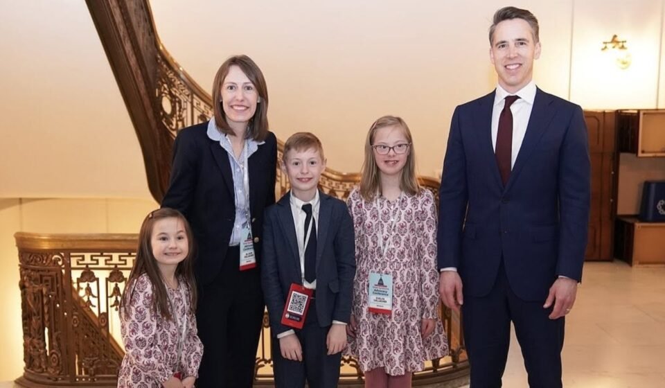 Joe Gera, a chef from Pennsylvania, has accused Senator Josh Hawley of inappropriate behavior with a male escort.