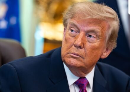 White House construction may have disrupted Marine One radio calls, leading to a close encounter with an Envoy Air passenger jet.. Photographer: Al Drago/The Washington Post/Bloomberg (Bloomberg)