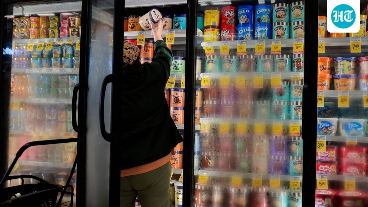 Safeway is closing more stores in 2026 as parent company Albertsons reviews its network after the $24.6 billion Kroger merger collapsed.
(Photo by Heather Diehl / GETTY IMAGES NORTH AMERICA / Getty Images via AFP) (Getty Images via AFP)
