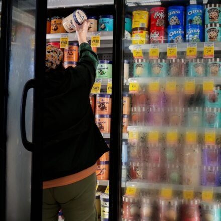 Safeway is closing more stores in 2026 as parent company Albertsons reviews its network after the $24.6 billion Kroger merger collapsed.
(Photo by Heather Diehl / GETTY IMAGES NORTH AMERICA / Getty Images via AFP) (Getty Images via AFP)