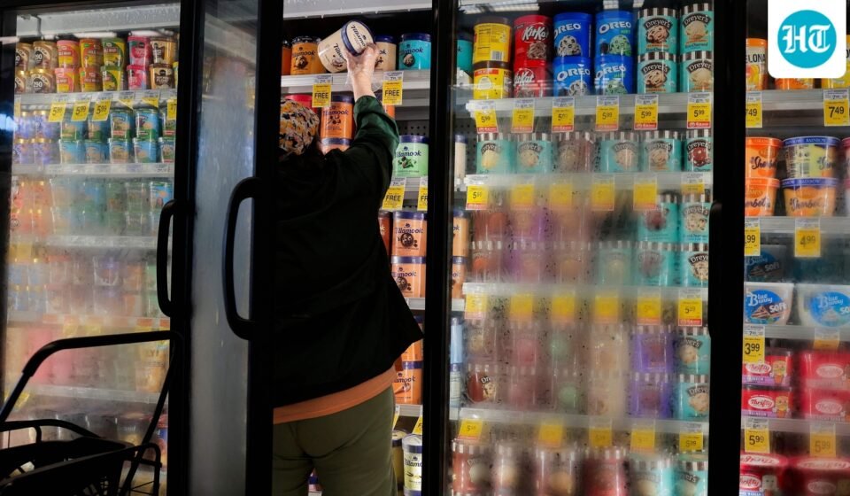 Safeway is closing more stores in 2026 as parent company Albertsons reviews its network after the $24.6 billion Kroger merger collapsed.
(Photo by Heather Diehl / GETTY IMAGES NORTH AMERICA / Getty Images via AFP) (Getty Images via AFP)