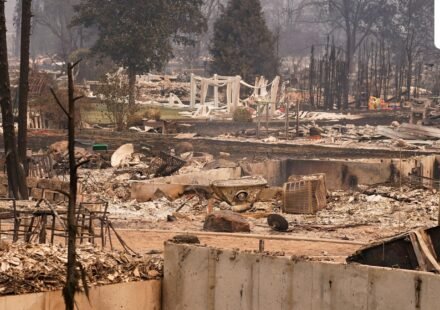 A view of a burned neighbourhood in the Old Trails Fire, in Spokane, Washington, U.S., August 3, 2026. REUTERS/David Ryder (REUTERS)