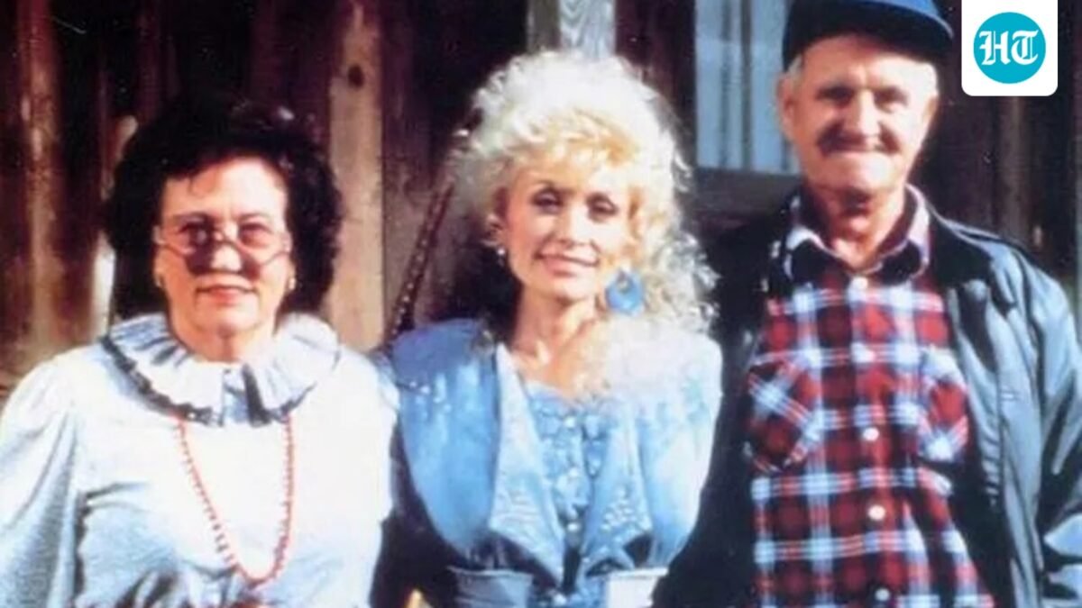 Dolly Parton, who died on August 25 at 80, celebrated her parents' memory through her influential career. Known for her warmth and creativity (Instagram)