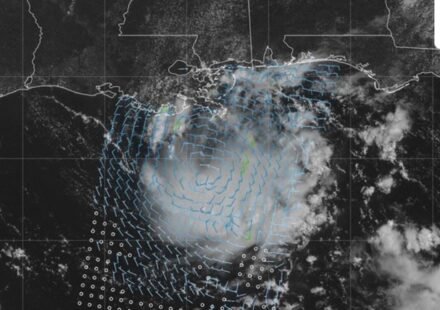 Invest 97L shows a 70% chance of becoming a tropical depression, with potential impacts on Louisiana and Texas (X@HuracanInfoCo)