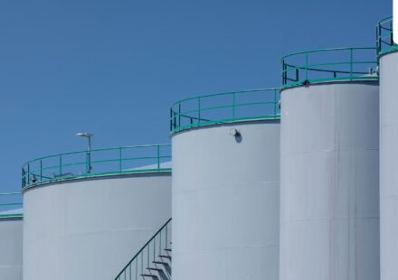 Oil prices fall ahead of Trump’s new Iran measures as Brent and WTI slide, while US gas prices rise and markets watch the Strait of Hormuz.(Pexel/Representative image) (Pexel)