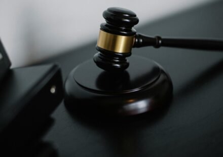 Starr Manufacturing Inc. has taken legal action against Julie Watson for her one-star Google review, alleging defamation and seeking over $25,000. (Representational image/Unsplash)