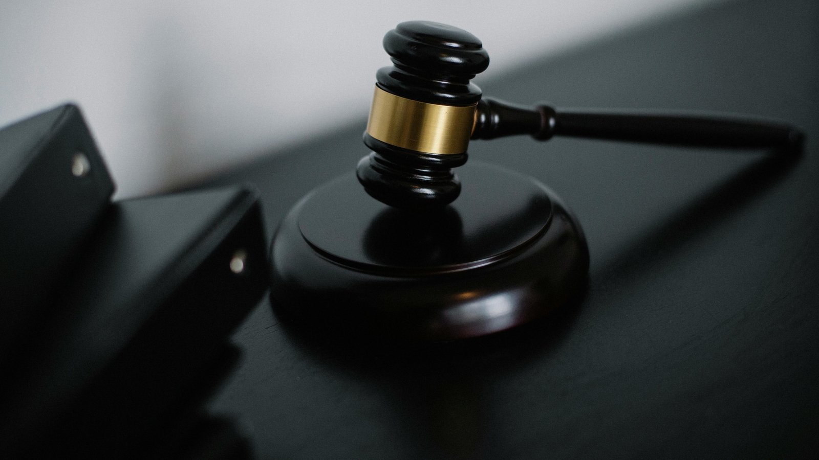 Starr Manufacturing Inc. has taken legal action against Julie Watson for her one-star Google review, alleging defamation and seeking over $25,000. (Representational image/Unsplash)