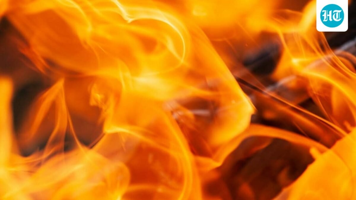 A vegetation fire burning near Sorrento Valley in San Diego has led to multiple road closures and evacuations. (UnSplash)