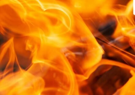 A vegetation fire burning near Sorrento Valley in San Diego has led to multiple road closures and evacuations. (UnSplash)