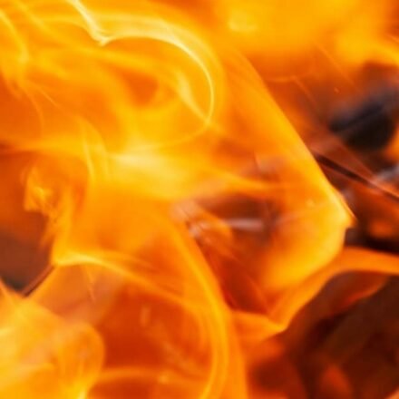 A vegetation fire burning near Sorrento Valley in San Diego has led to multiple road closures and evacuations. (UnSplash)
